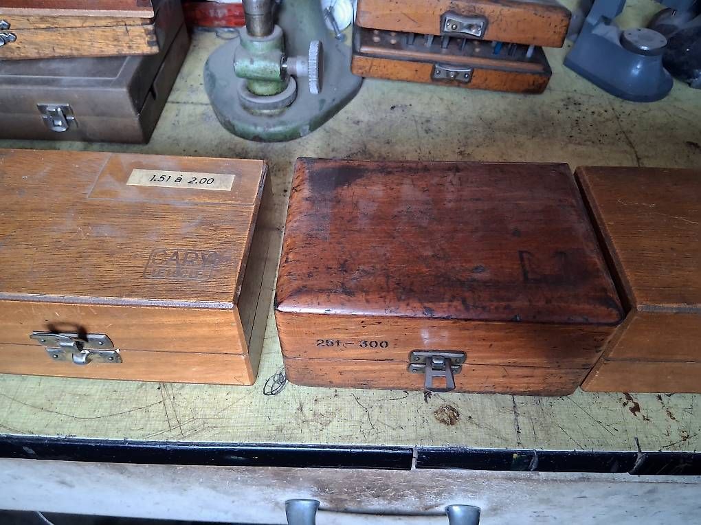Tutti gli attrezzi: 6 coffrets de piges étalon SARP – Usato da Le Locle venduto da los_ws58 1