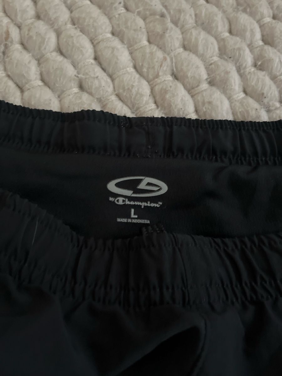 Champion Pantaloni: Schwarze Champion Laufshorts Grösse L – Usato da Burgdorf venduto da Rico340 2