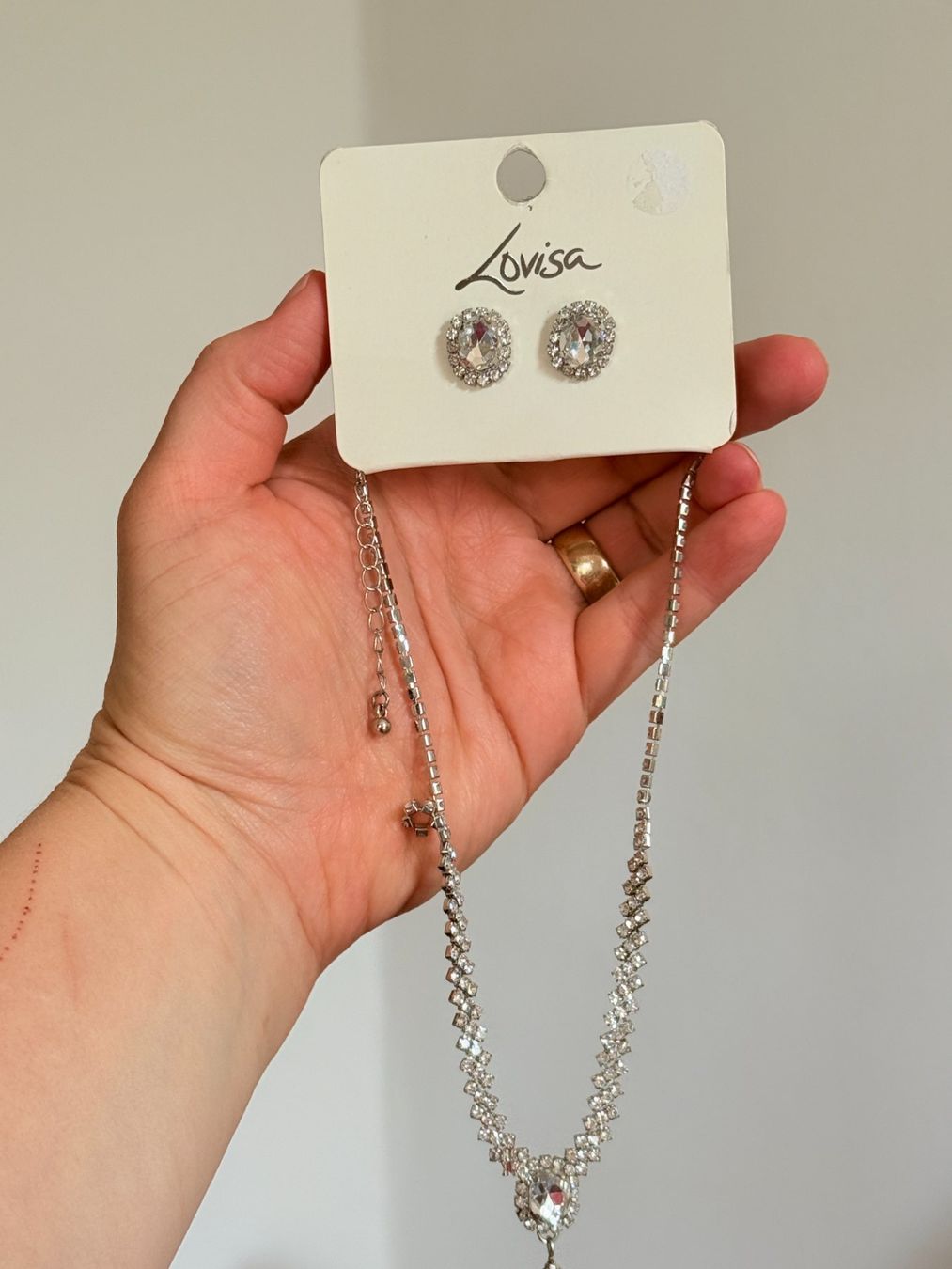 Sonstiger Schmuck: Ensemble collier et boucles d'oreilles Lovisa strass mari... – Neu und originalverpackt aus Genève von AGBERG