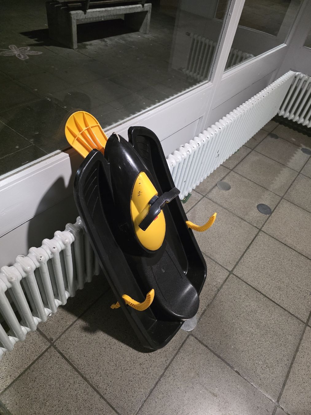 Giocattoli: black & yellow, steerable snow sledge – Usato da Zofingen venduto da aaq_8zzt 2