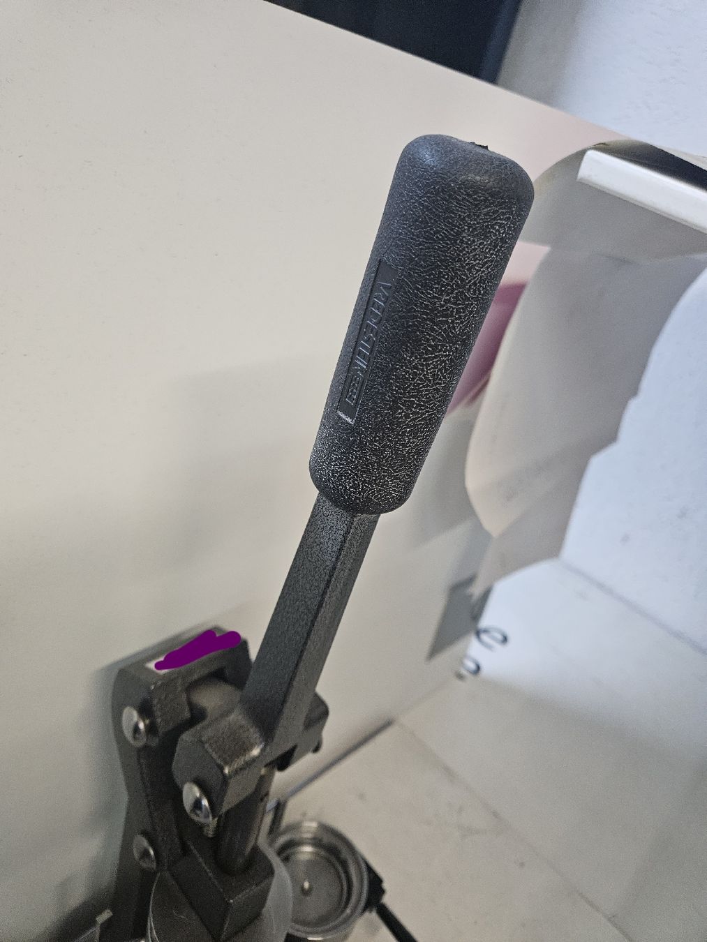 Alle Maschinen: Buttonmaschiene mit Buttons – Gebraucht aus Schwerzenbach von Julbox 3