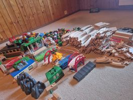 Grosses BRIO Holzeisenbahn-Set – Schienen, Bahnhof, Brücke..