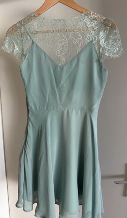Robe élégante, taille S, neuve
