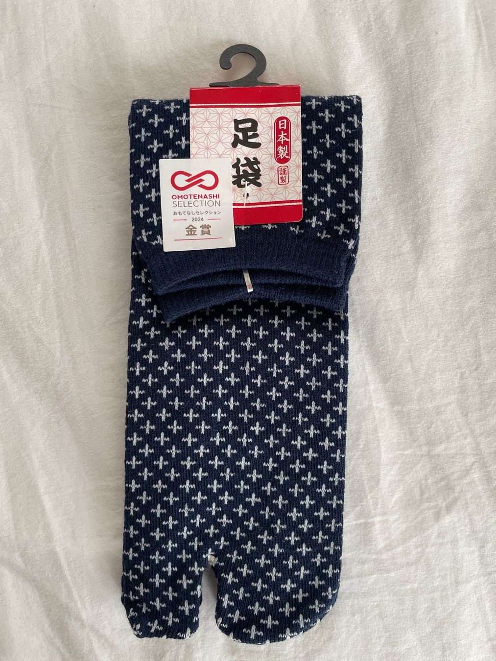 Chaussettes: Cross Pattern Tabi Socks (Made in Japan Socks) – D'occasion à Zürich par Linomartins