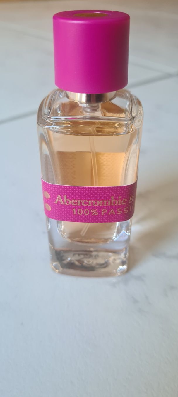 Abercrombie Parfum & Eau de Toilette: Abercrombie&Fitch 100% Passion Eau de Parfum – Gebraucht aus Allschwil von Virgo 1