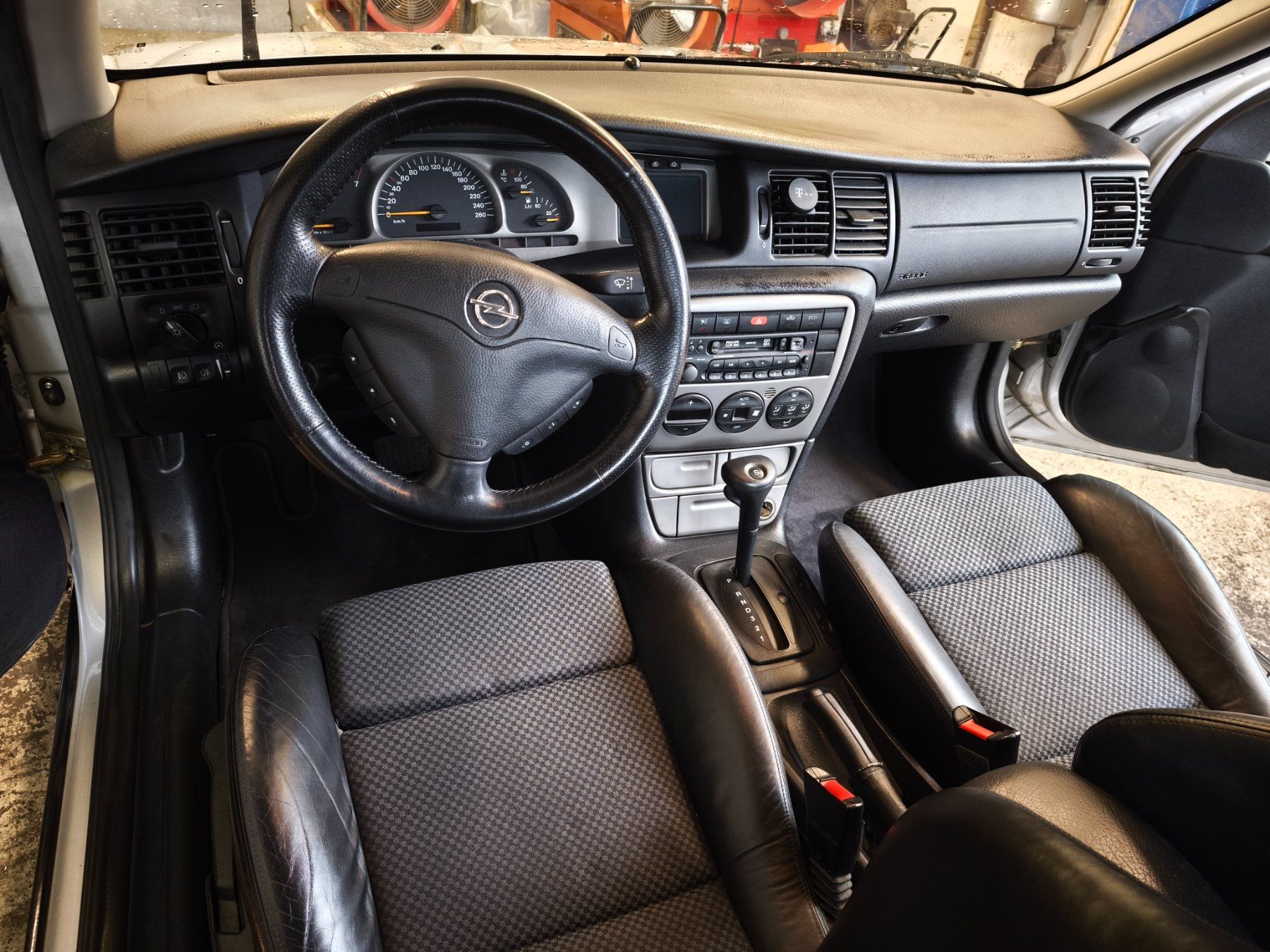 Opel Autos: Opel Vectra B 2.6 V6 CC Sport Automatik. – Gebraucht aus Zihlschlacht von rad_vvm9 5