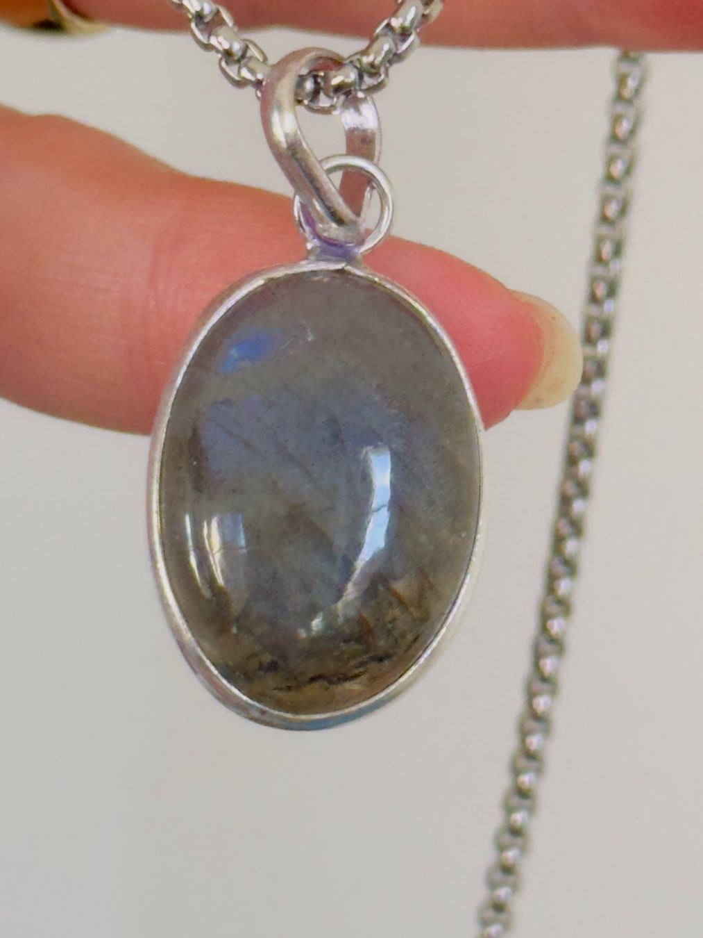 Ketten: Fashionable labradorite necklace – Neu und originalverpackt aus Genève von AGBERG 6