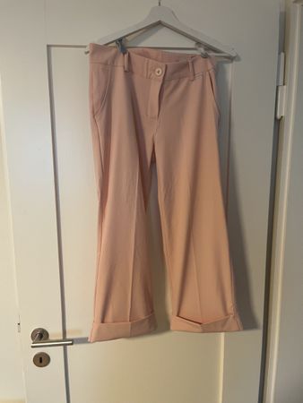 Frühlingsfrische, zartrosa Hose, Grösse M von Nabila