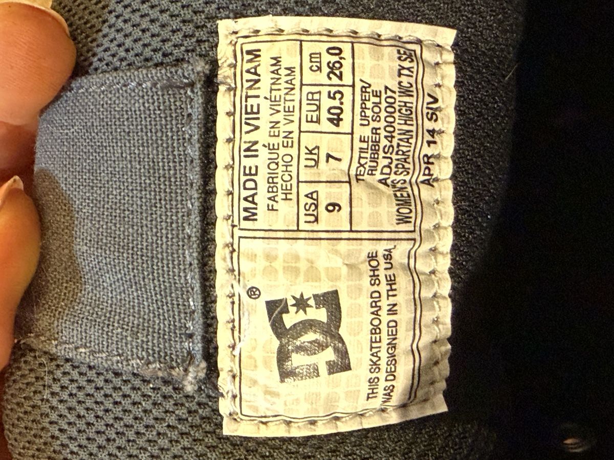 Scarpe da donna: DC Damenschuhe Gr. 40.5 Grau/Weiss – Usato da Widnau venduto da sae_6kf6 4