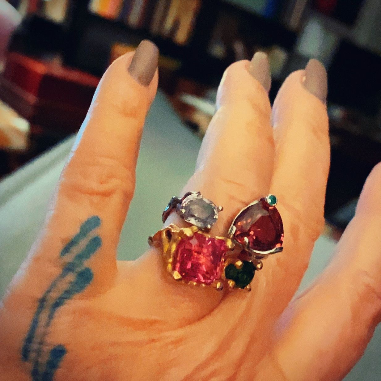 Llan Valls Joies Ringe: LLAN VALLS©️™️ Stackable Padparadscha Sapphire Green Garnet – Gebraucht aus Birsfelden von Brut