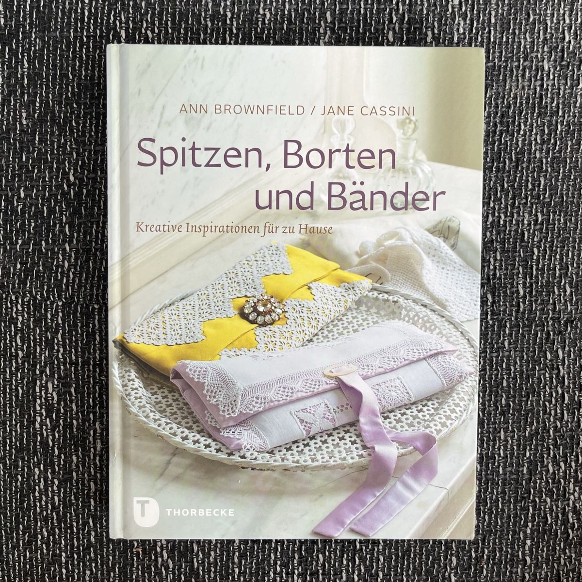 Libri: Spitzen, Birten und Bänder – Usato da Schwyz venduto da rs-trend