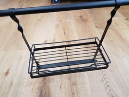 Küchenleiste mit zwei Stangen