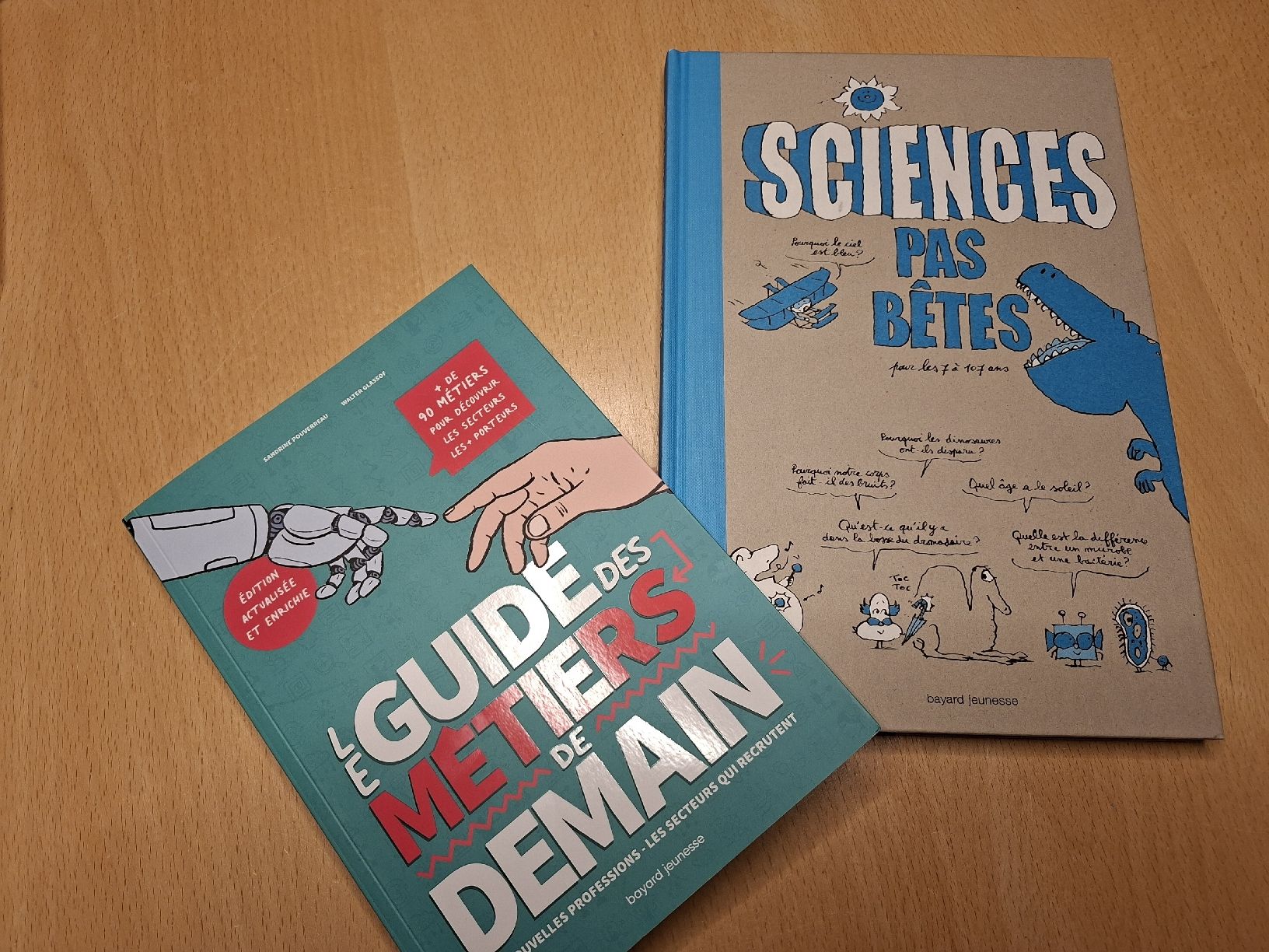 Bücher: Set 2 livres - Guide des Métiers de Demain - sciences  – Gebraucht aus Corban von dameloute