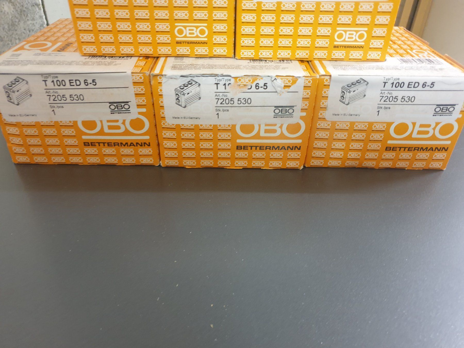 Componenti elettronici: 5 Stk!!!!! Abzweigdosen OBO Bettermann – Nuovo e nell'imballaggio originale da Cham venduto da NeraHandel 2