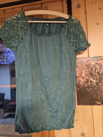 Top XS Türkis mit Spitzeärmel,