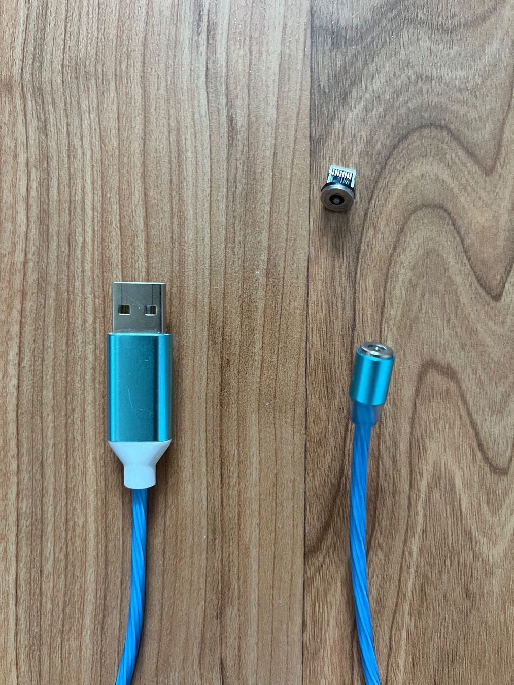 Cavi: Magnetisches Lightning LED Ladekabel, 1 Meter – Usato da Samedan venduto da TintiFinti 1