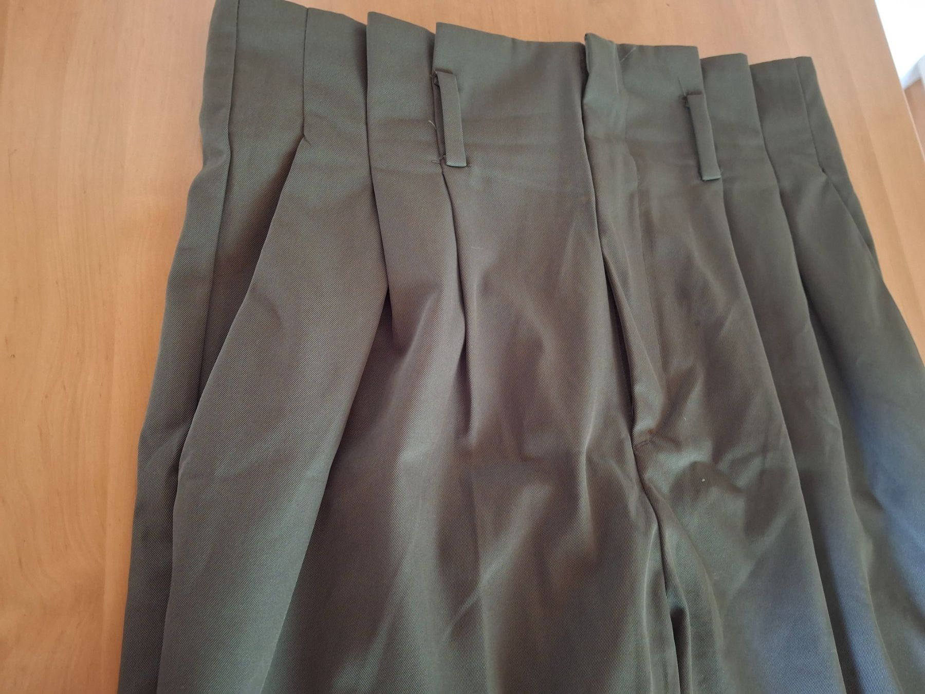 H&M Pantaloni: Pantalon taille 42 marque H&M – Usato da Villiers venduto da san_jn5w
