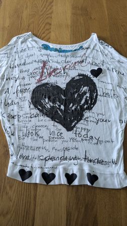 Weisses Desigual T-Shirt, Gr. M, mit speziellem Druck.