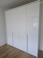 Kleiderschrank, weiss Hochglanz, viel Stauraum