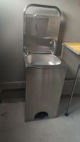 Edelstahl Tisch mit Abdeckung und Lavabo, Gastro Kche
