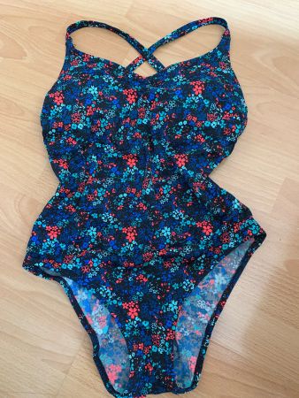 Joli maillot de bain à fleurs taille S ou 36