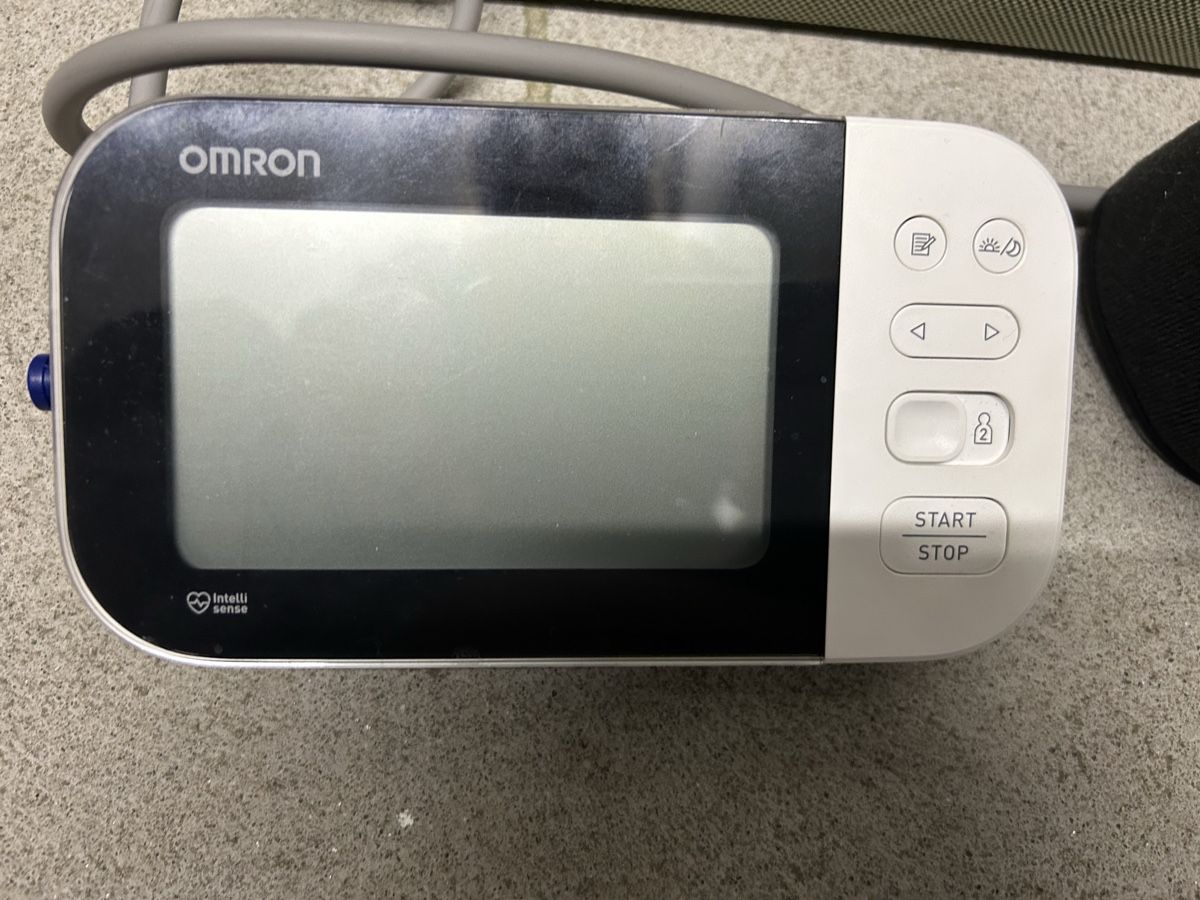 Omron Attrezzature mediche: Blutdruckmessgerät von OMRON – Usato da Dällikon venduto da sigi036