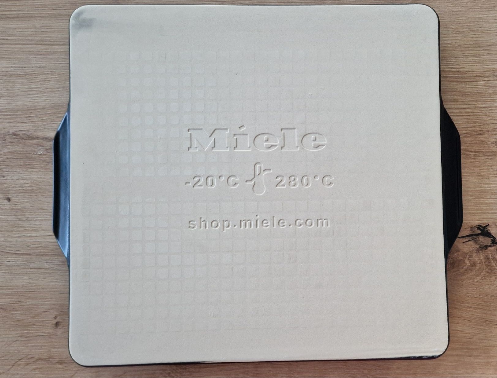 Miele Forni: Miele Gourmet Back- und Pizzastein neu – Nuovo (secondo la descrizione) da Rheinau venduto da Sussel 1