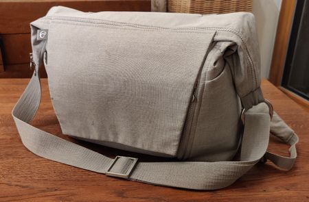 Stokke Wickeltasche grau mit Wickelunterlage und Zubehör