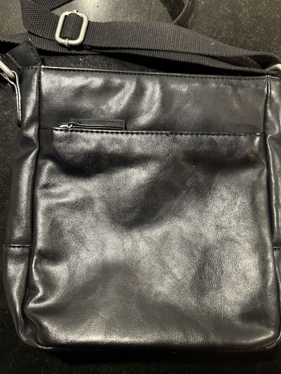 Taschen: Neuwertige schwarze Umhängetasche – Neu (gemäss Beschreibung) aus Münsingen von Innchen 3