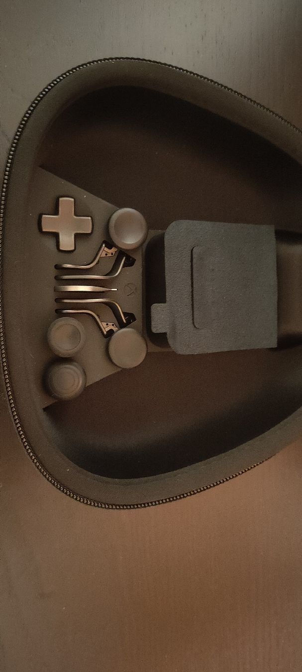 Microsoft Custodie protettive: Xbox Elite Series 2 Case- Excellent Condition! – Nuovo (secondo la descrizione) da Zürich venduto da XXZHXX 2