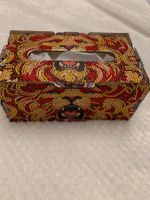 Kosmetiktücher-Box mit funkelnden Steinchen
