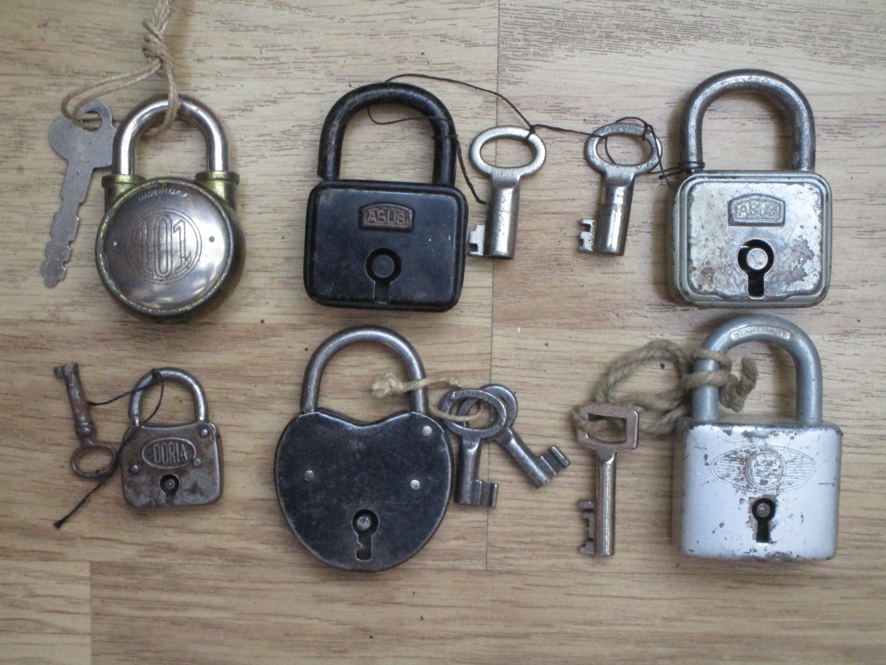Schlösser: 6 alte Vorhängeschlösser mit Schlüssel – Gebraucht aus Heimberg von Lupo57
