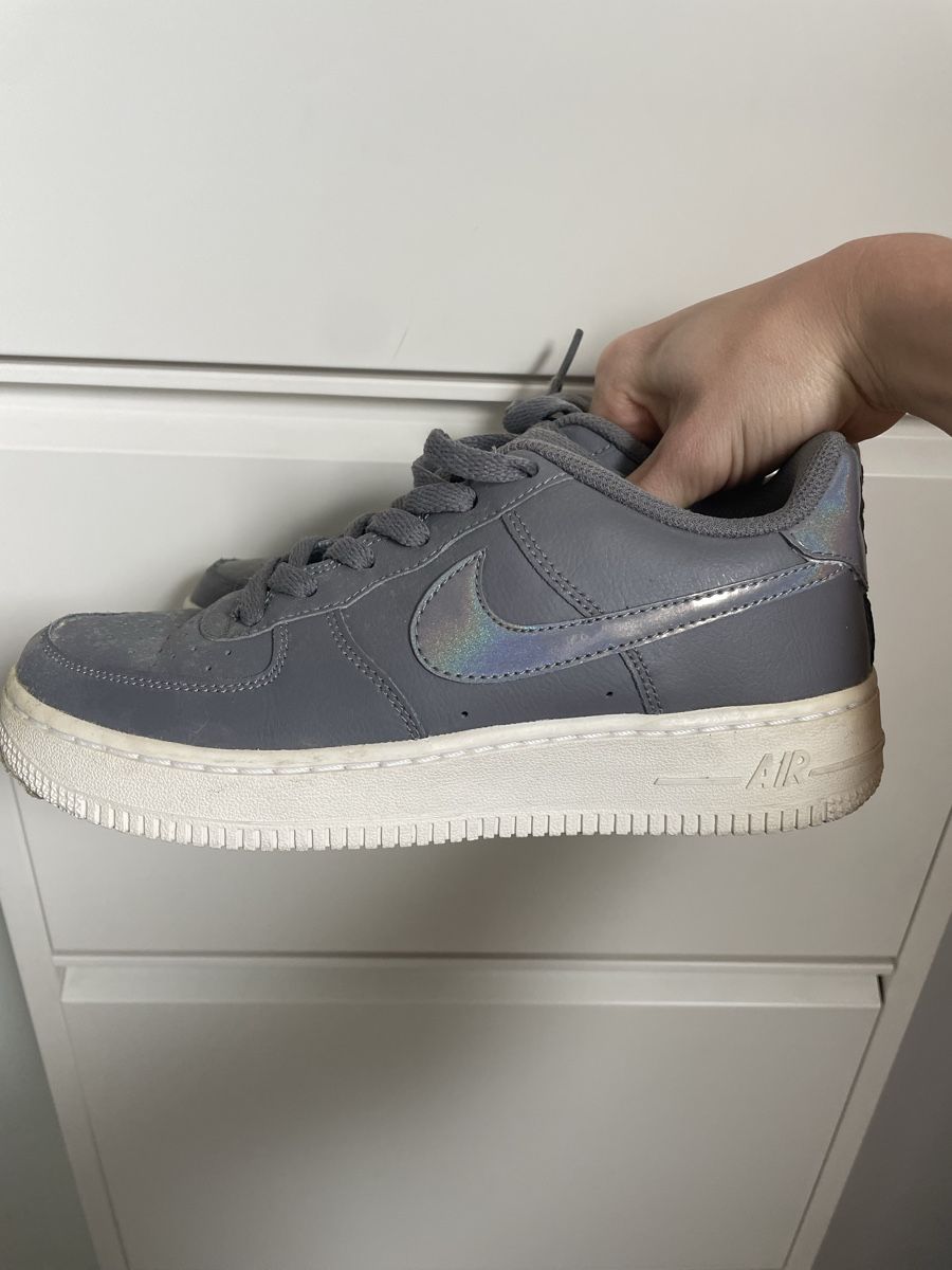 Nike Scarpe da donna: Nike Air Force 1, Graue Wildleder Sneaker, Grösse 40 – Nuovo (secondo la descrizione) da Riehen venduto da debbiadina