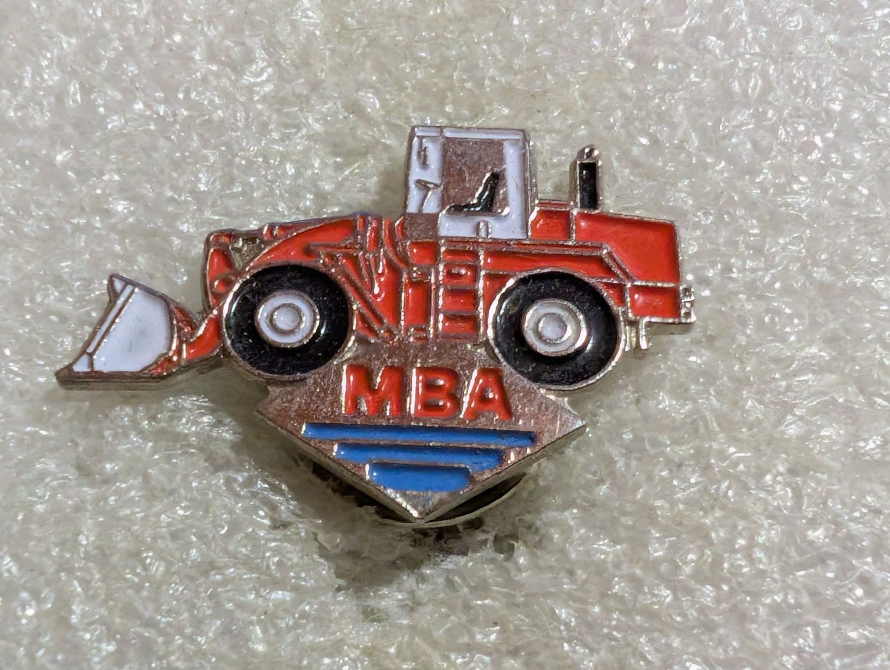 Placchette & Badge: Ansteckpin 214: MBA Bagger – Usato da Oppligen venduto da Pin-Fall-Shop