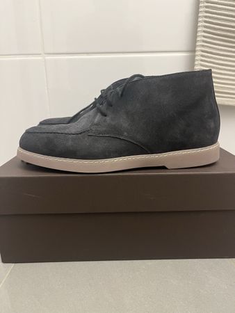 Doucal’s suede ankle boots with sheepskin lining (40)