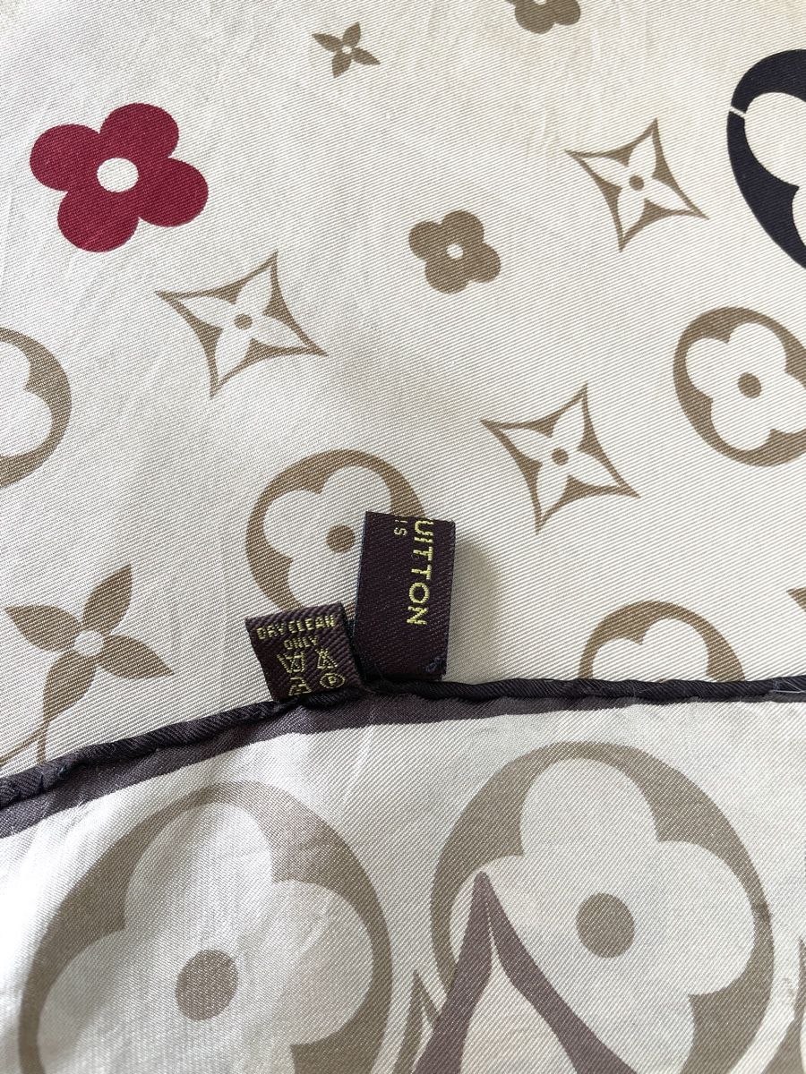 Louis Vuitton Foulards & écharpes: Louis Vuitton Seiden Schal – D'occasion à Stäfa par Nicole093 6