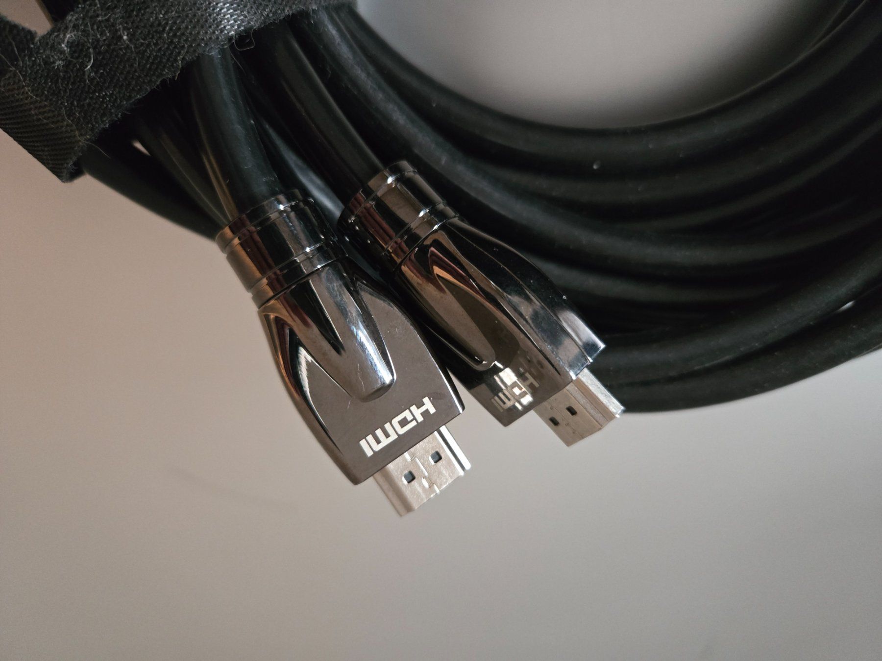 Cavi: 10 Meters HDMI Wire – Usato da Basel venduto da noah27