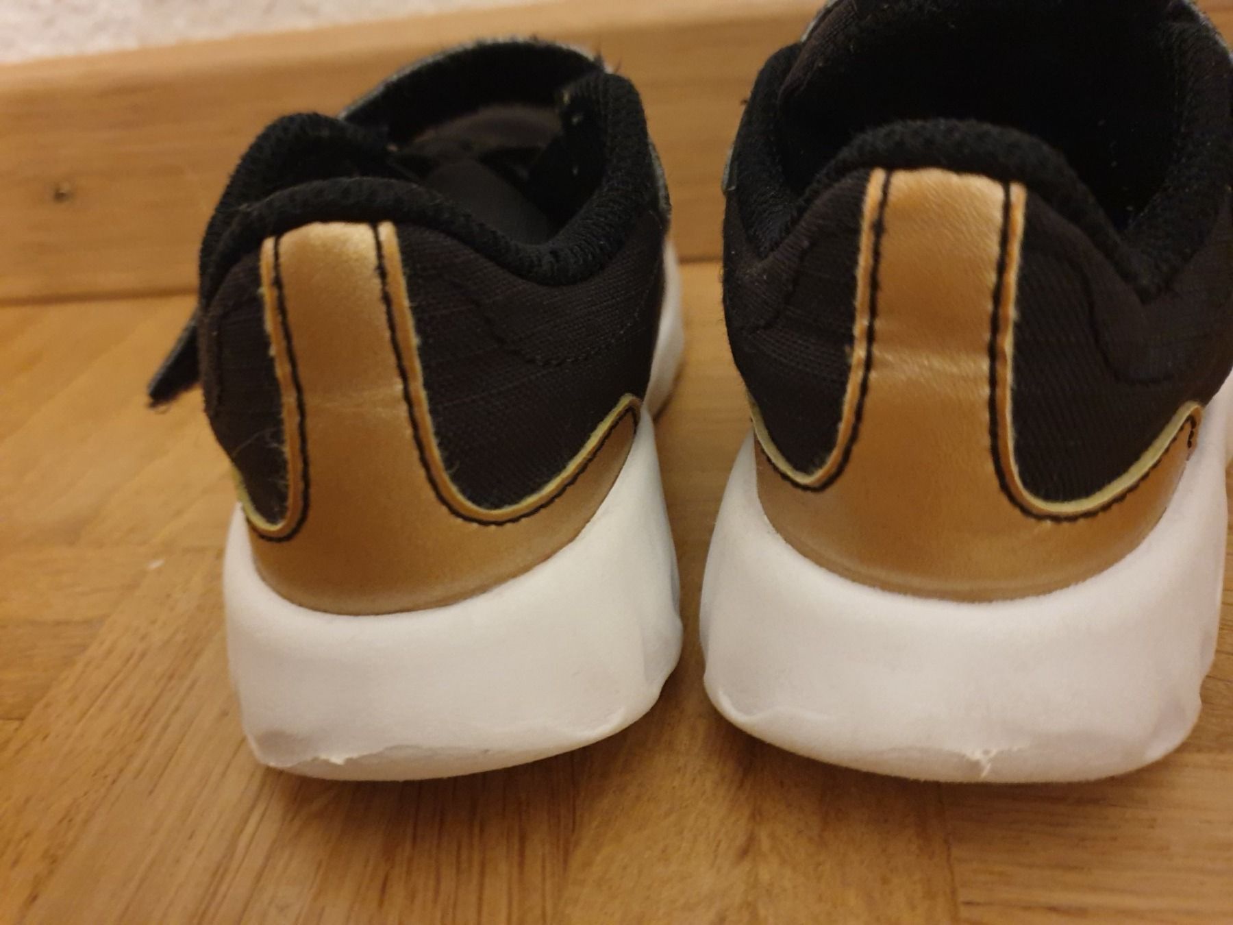 Nike Schuhe für Jungen: Nike bébé, taille 22,5, excellent état – Gebraucht aus Neuchâtel von Verenas12 2