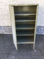 Gebrauchter Massiver Bigla Metall Schrank mit Tablaren
