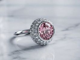 Eleganter Ring mit Swarovski Steinen - Neu