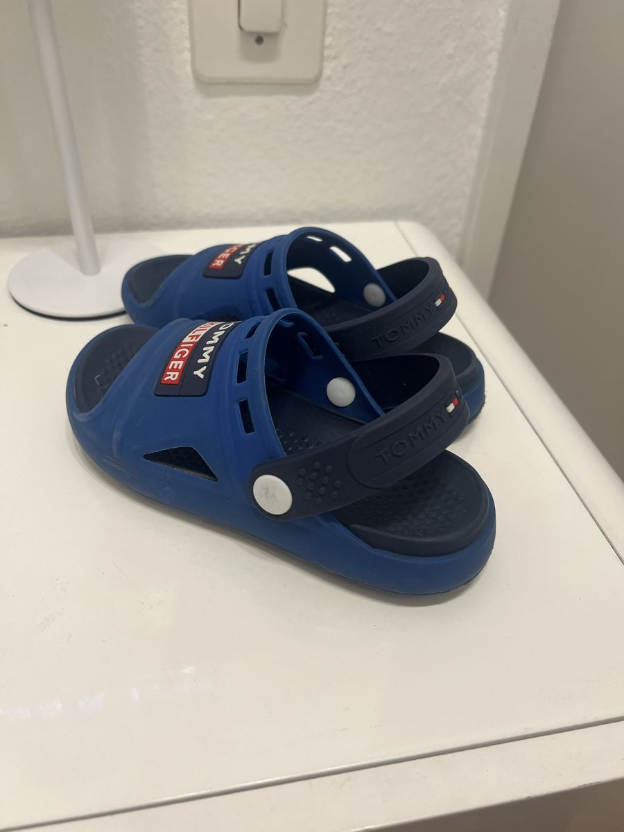 Tommy Hilfiger Scarpe per ragazzi: TOMMY BADE SCHLAPPEN/SANDALEN GR 29 – Usato da Basel venduto da theo-g77 2