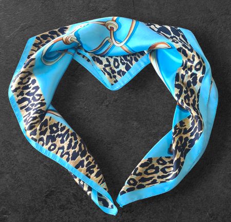 Foulard Bleu ciel/Léopard (Envoi 1fr)