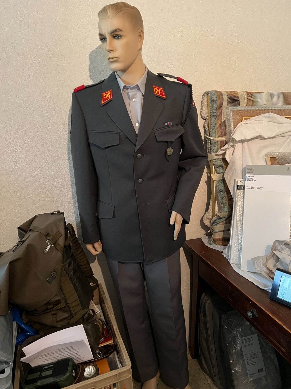 Altro in Decorazioni & Accessori: Schaufensterpuppe mit CH-Armeeuniform – Usato da Affoltern am Albis venduto da Uri
