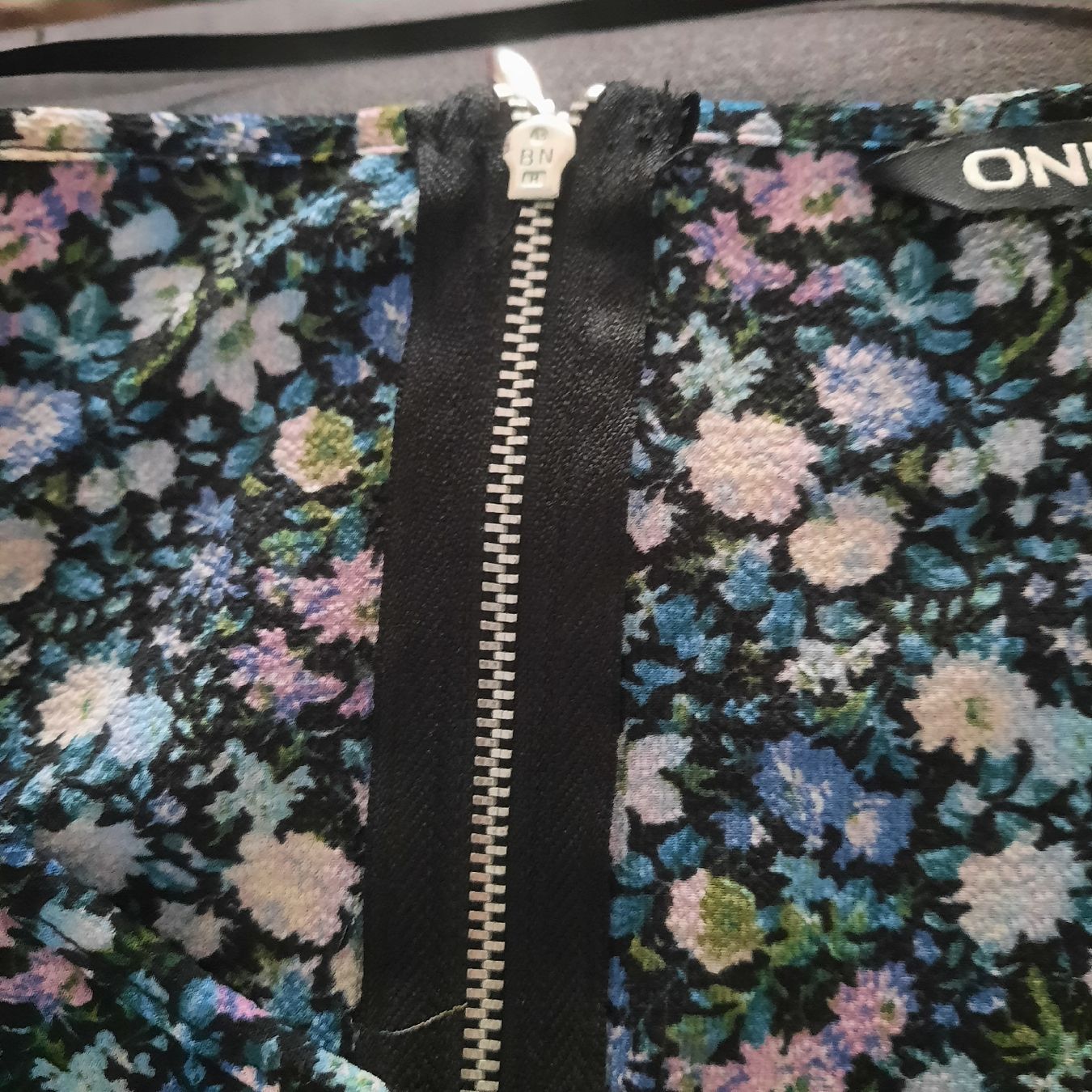 Only Camicette: Damenbluse ONLY Grösse 36 Blumenmuster kurzarm – Nuovo (secondo la descrizione) da Solothurn venduto da lsc_pf99 1