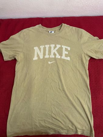T-shirt nike