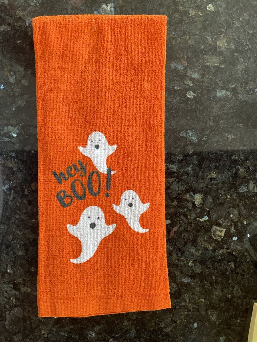 Alle Dekorationen: Halloween Kitchen Towel, Orange with Ghosts – Neu und originalverpackt aus Buttikon SZ von trzurigo