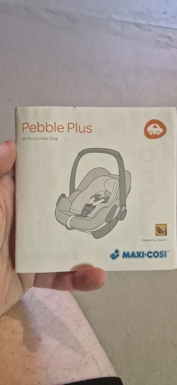 Maxi-Cosi Seggiolini per auto: Maxi-Cosi Pebble Plus + 2wayFix Isofix Base + Winterfussack – Usato da Bellmund venduto da Mr.Camaro 5