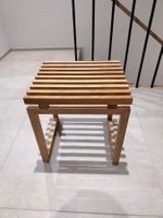 Moderner Hocker für das Badezimmer