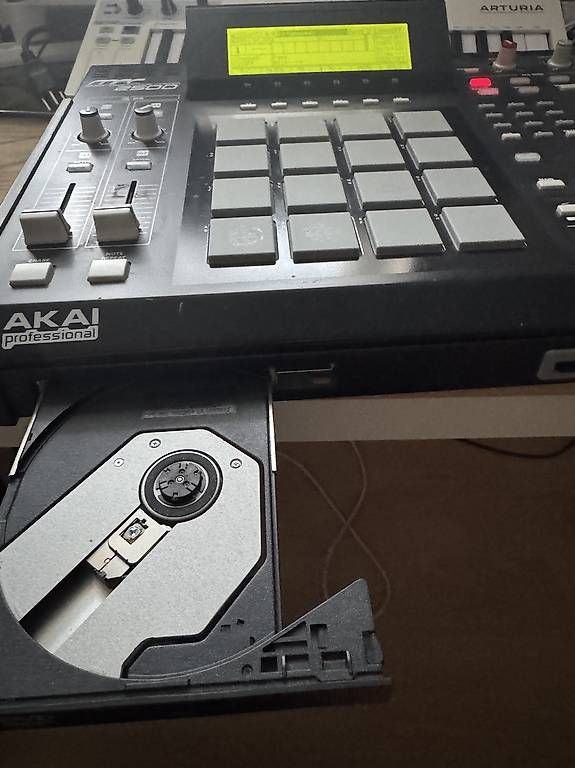 Instruments de musique: AKAI MPC 2500 – D'occasion à Oberengstringen par vta_9x92 4