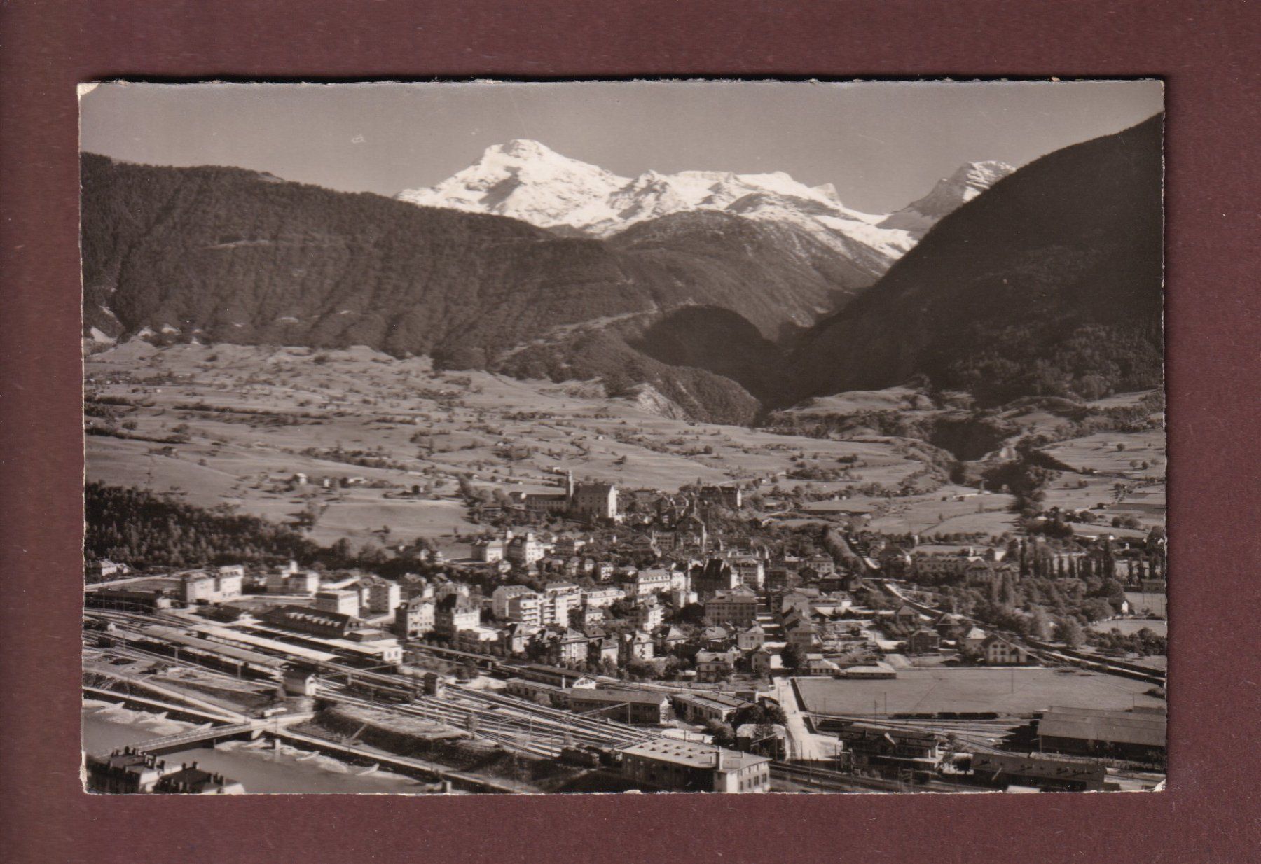 Ansichtskarten: BRIG mit Bahnhof gegen Simplon - 1955 – Gebraucht aus Pully von nicecards-shop